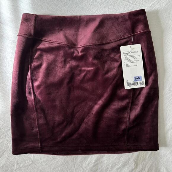 Lululemon Scuba High-Rise Mini Skirt Velvet - Garnet - Size M - NWT - Picture 4 of 7